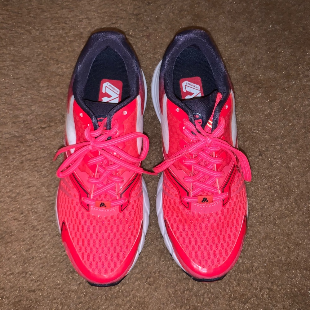 BNWOT Brooks running shoes